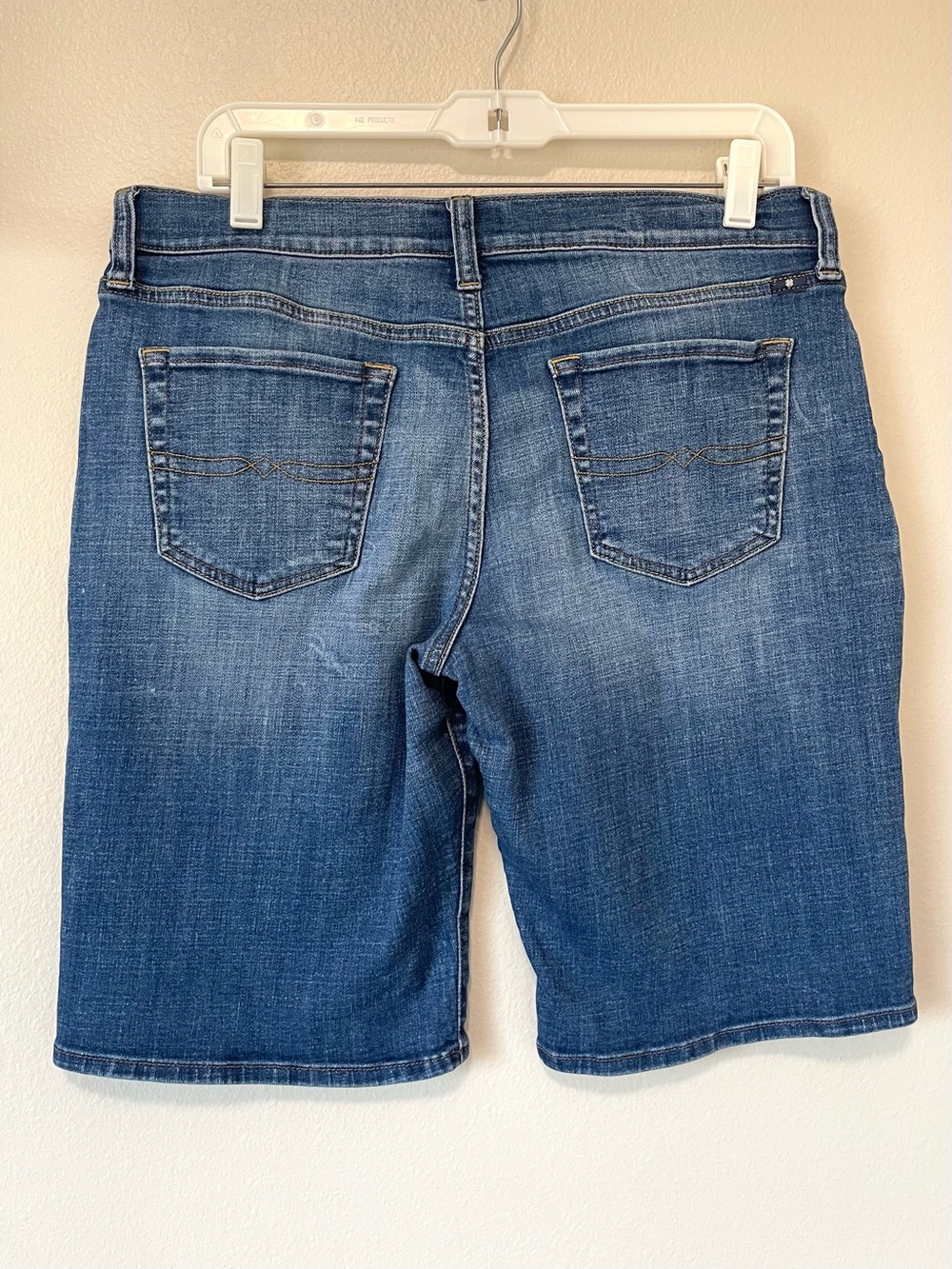 Luck Brand The Bermuda Denim Shorts - Medium Wash & Stretchy - Size 10 | 30